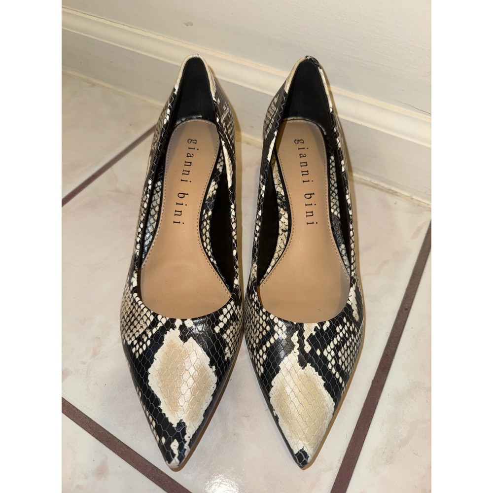 NEW Gianni Bini Snakeskin Pumps Women 7M Black Cream Kitten Heel Pointed Toe